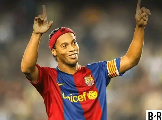 中扮演着至 中扮演着至