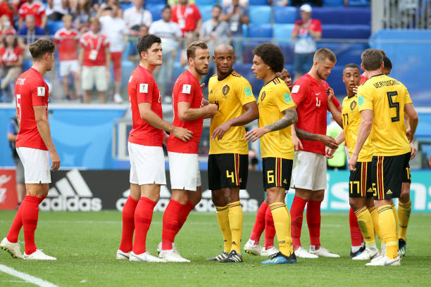 示年轻足球 示年轻足球