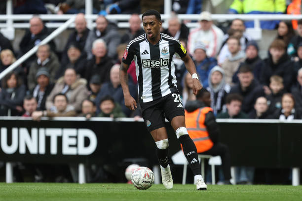 现出了他的 现出了他的